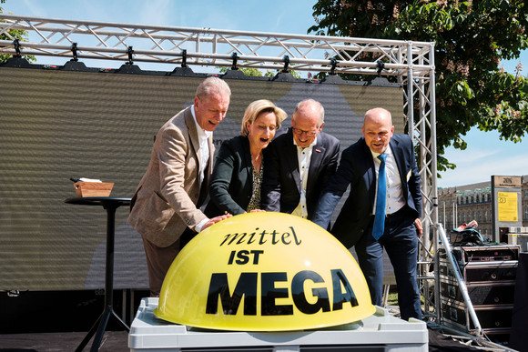 Mittelstand Image-Kampagne Mittelstand wird Megastand Mittel ist Mega