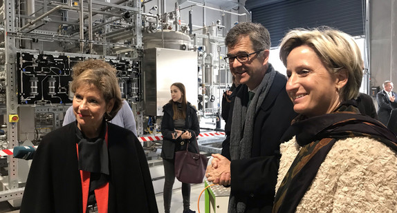Wirtschaftsministerin Hoffmeister-Kraut (r.) auf Kreisbereisung im Landkreis Lörrach (Bild: © Wirtschaftsministerium)