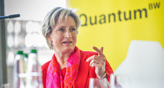 Ministerin Hoffmeister-Kraut bei QuantumBW