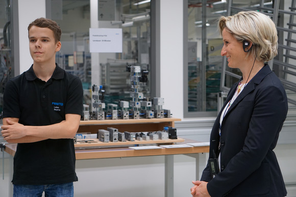 Besuch der Festo Technologiefabrik Ostfildern-Scharnhausen im Rahmen der Kreisbereisung im Landkreis Esslingen