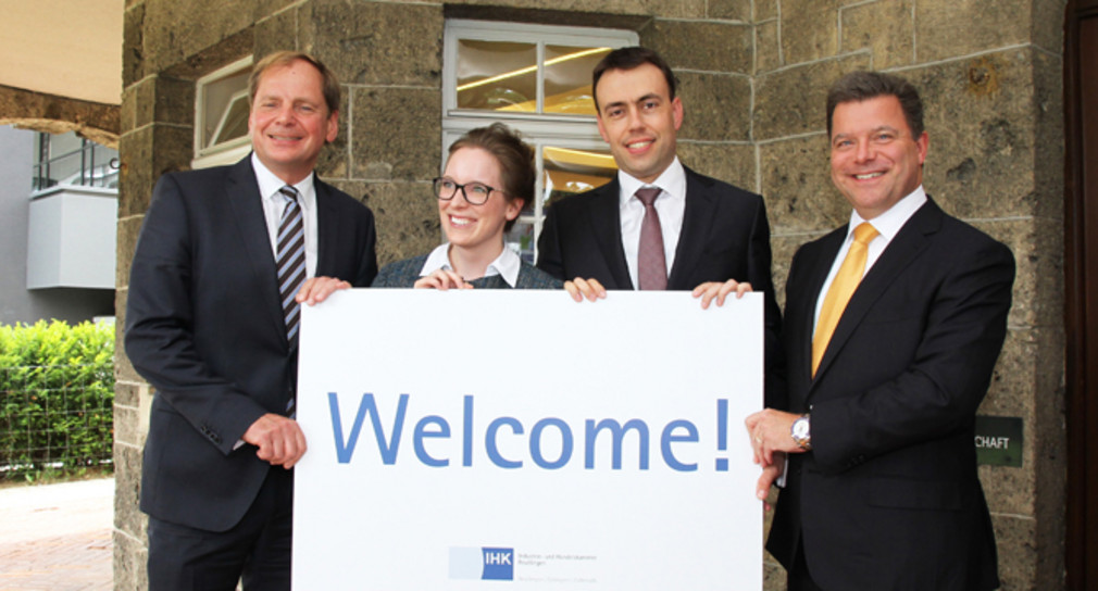 „Welcome Center Neckar-Alb“ gestartet: Hauptgeschäftsführer Dr. Wolfgang Epp, Leiterin des Welcome Centers Yvonne Brockhaus , Minister Dr. Nils Schmid und IHK-Präsident Christian O. Erbe (v.l.n.r.)