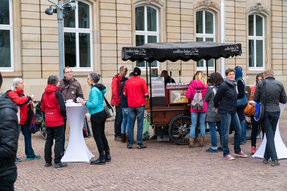 Elektromobilität Größte E-Lastenrad-Flotte 2018 in Stuttgart versammelt Größte E-Lastenrad-Flotte 2018 in Stuttgart versammelt. Bilderquelle: Ministerium für Verkehr BW, Daniel Mühlebach