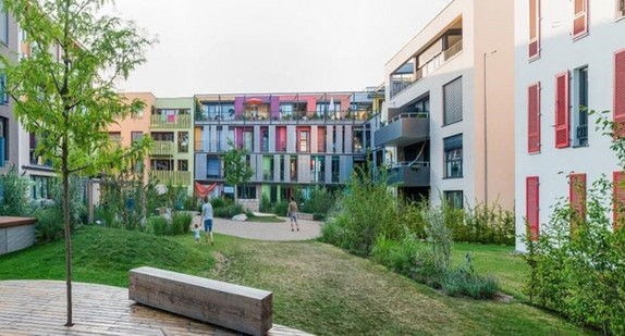 Innenhof eines Modellprojekts zur Dachgenossenschaft in Tübingen.