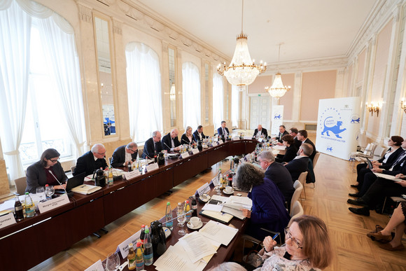 Europadialog Dritte Sitzung des Expertenforums zum Europadialog Dritte Sitzung des Expertenforums im Rahmen des Europadialogs Baden-Württemberg am 10. November 2018 im Neuen Schloss in Stuttgart (Bild: Justizministerium Baden-Württemberg / Steffen Schmid)