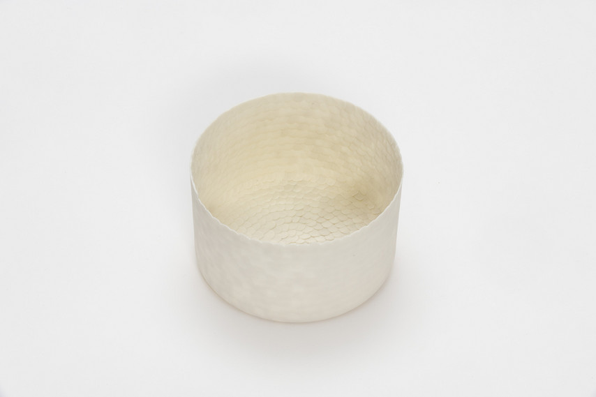 Förderpreis für das junge Kunsthandwerk  Thomas Nathan, Backnang "Cylindrical" aus der Serie Lumps Of Clay Porzellan, Pigment 
