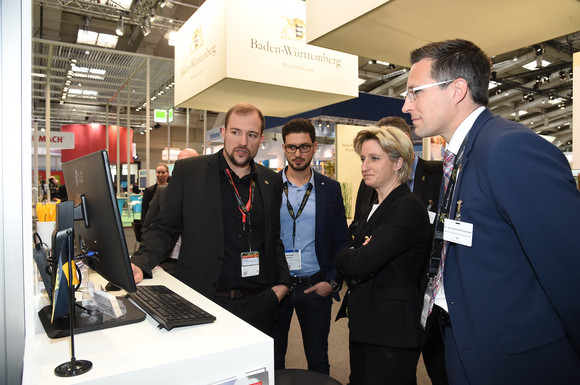 Wirtschaftsministerin Dr. Nicole Hoffmeister-Kraut hat sich bei einem Besuch der CeBIT in Hannover am 21. und 22. März 2017 bei Ausstellern aus Baden-Württemberg über die wichtigsten Trends der Digitalisierung informiert und ausgetauscht.