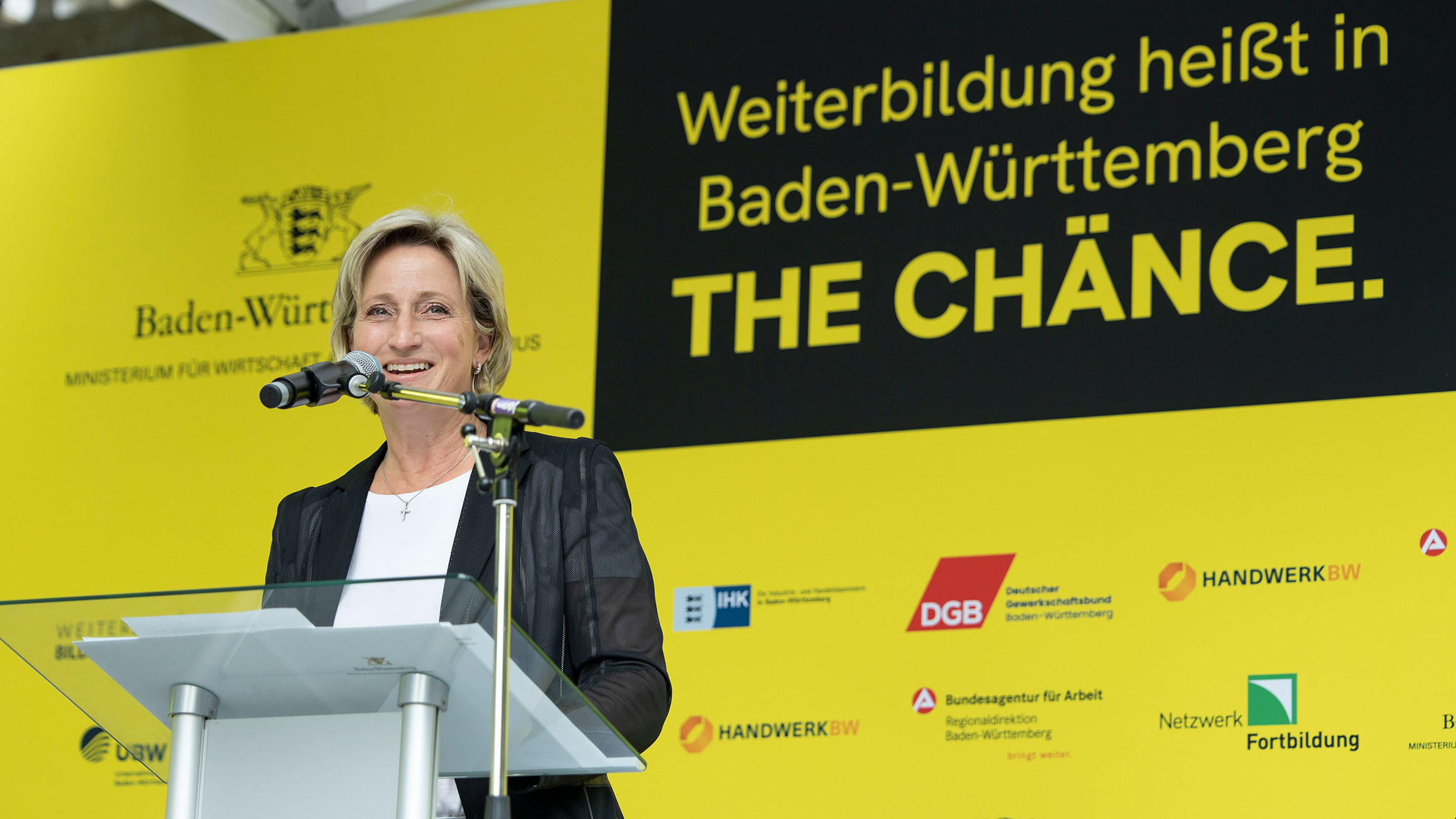 Wirtschaftsministerin Dr. Nicole Hoffmeister-Kraut eröffnet die Weiterbildungskampagne THE CHÄNCE in Stuttgart auf der Königstraße