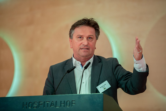 Gesundheit Forum Gesundheitsstandort Baden-Württemberg Sozial- und Integrationsminister Manne Lucha bei seiner Rede