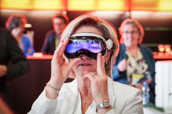 Metaverse Kongress und Messe „Virtuelle Welten – Chancen im Metaverse erleben“ Kongress und Messe „Virtuelle Welten – Chancen im Metaverse erleben“