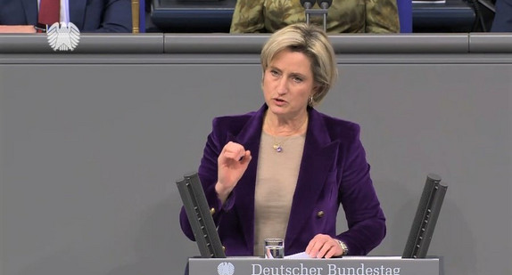 Wirtschaftsministerin im Deutschen Bundestag