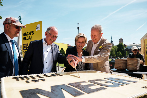 Mittelstand Image-Kampagne Mittelstand wird Megastand Mittel ist Mega