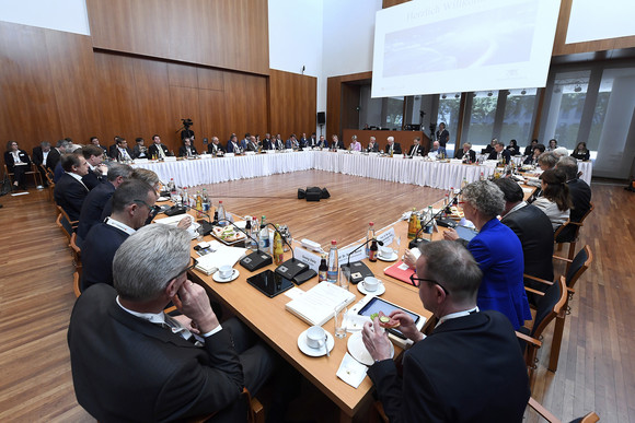 Mobilität Jahresveranstaltung Strategiedialog Automobilwirtschaft BW in Berlin Top-Level-Meeting des Strategiedialogs Automobilwirtschaft BW (Bild: © e-mobil BW / Studio KD Busch)
