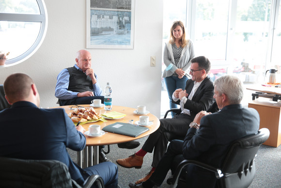 Besuch August Gschwander Transport GmbH in Teningen-Nimburg im Rahmen der Logistikreise am 13. Oktober 2021. 