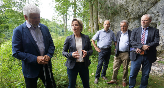 Besuch Hohlenstein-Stadel im Lonetal im Rahmen des Besuchs der Höhlen und Eiszeitkunst auf der Schwäbischen Alb am 8. August 2017