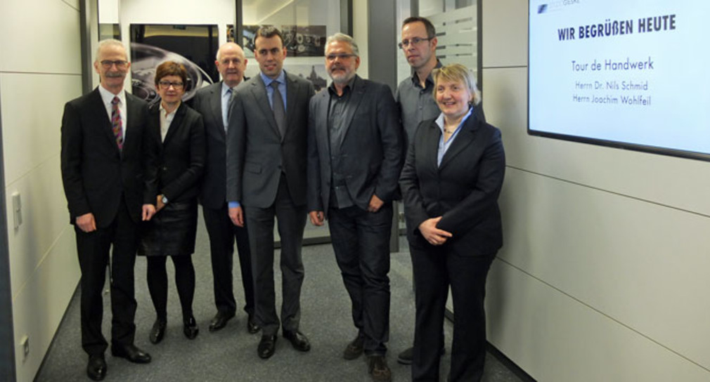 Minister Schmid besuchte im Rahmen der Tour de Handwerk unter anderem die Firma Studio Gieske GmbH&Co KG in Pforzheim. 