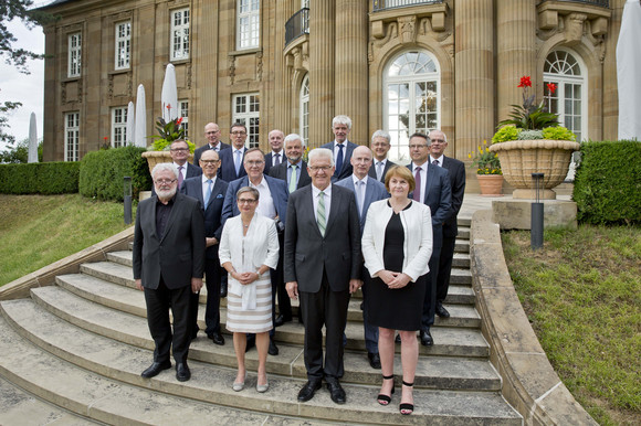 Justiz Treffen mit Präsidenten der Obersten Gerichtshöfe des Bundes Gruppenfoto mit Ministerpräsident Winfried Kretschmann (1. Reihe, 2.v.r.)