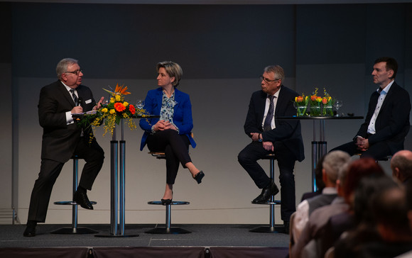 Ausbildung 4.0 Forum Ausbildung 4.0 digital - vernetzt - zukunftsfähig Forum Ausbildung 4.0