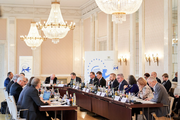 Europadialog Dritte Sitzung des Expertenforums zum Europadialog Dritte Sitzung des Expertenforums im Rahmen des Europadialogs Baden-Württemberg am 10. November 2018 im Neuen Schloss in Stuttgart (Bild: Justizministerium Baden-Württemberg / Steffen Schmid)