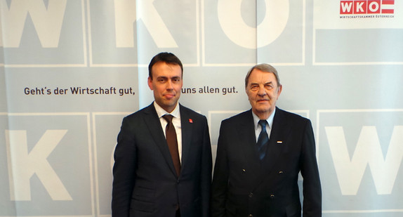 Minister Nils Schmid traf sich in Wien zu Arbeitsgesprächen über verschiedene politische Themen mit Dr. Richard Schenz, Vizepräsident der Wirtschaftskammer Österreich.