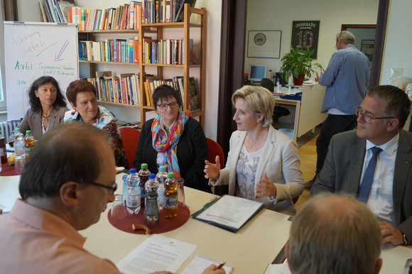 Arbeitsmarkt Arbeitsmarktpolitische Reise Besuch der Arbeiterbildung e.V. Reutlingen im Rahmen der Arbeitsmarktpolitischen Reise am 14. August 2017