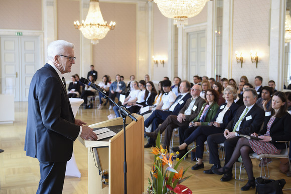 Europa Präsidentschaft der „Vier Motoren für Europa“ an die Lombardei übergeben Ministerpräsident Winfried Kretschmann bei seiner Rede (Bild: Staatsministerium Baden-Württemberg)