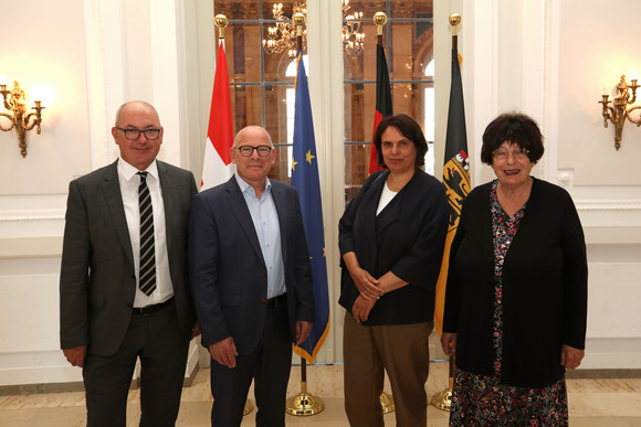 Europa Empfang einer Regierungsdelegation aus Basel v.l.n.r.: Isaac Reber (Regierungsvizepräsident Basel-Landschaft), Verkehrsminister Winfried Hermann, Elisabeth Ackermann (Regierungspräsidentin Basel-Stadt) und Staatsrätin Gisela Erler