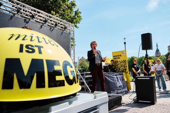 Mittelstand Image-Kampagne Mittelstand wird Megastand Mittel ist Mega