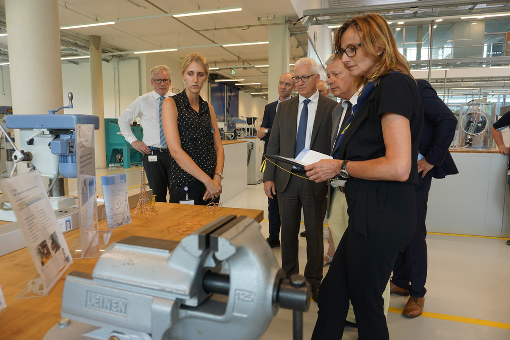 Besuch der Firma Bürkert Fluid Control Systems in Ingelfingen am 3. August 2017 im Rahmen der Ausbildungsreise