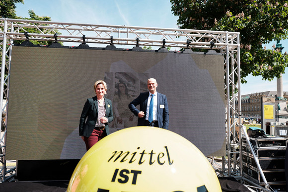 Mittelstand Image-Kampagne Mittelstand wird Megastand Mittel ist Mega