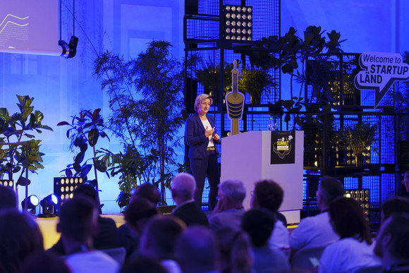 Start-up BW Start-up BW Summit 2025 Wirtschaftsministerin Dr. Nicole Hoffmeister-Kraut bei der Eröffnung des Start-up BW Summit 2025