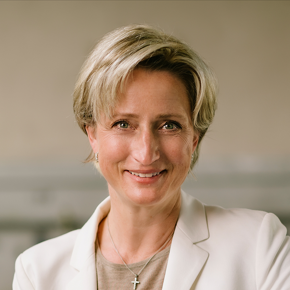 Porträtfoto von Wirtschaftsministerin Dr. Nicole Hoffmeister-Kraut