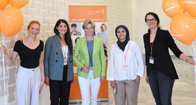 Wirtschaftsministerin Dr. Nicole Hoffmeister-Kraut mit vier Frauen, die beruflich durchgestartet sind: Maxime Kr&auml;mer, Charifan Osso, Naureen Mahmood und Barbara Diem (v.l.n.r.)