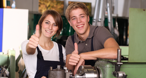 Auszubildende (Quelle:&copy; Martin Ezel, Fotolia)