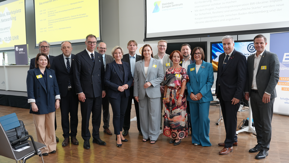Ein Gruppenbild mit einer Delegation aus Lwiw und der Ministerin