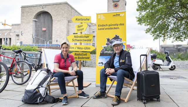 Tourismusministerin Dr. Hoffmeister Kraut und Verkehrsminister Winfried Hermann werben f&uuml;r Reisen im Land.